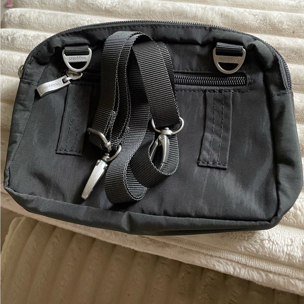 Baggallini Triple Zip Crossbody - *NEW* - Picture 4 of 9
